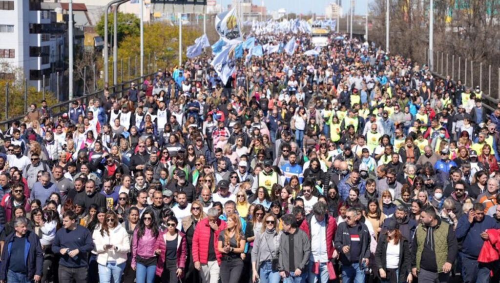 Atentado contra Cristina Kirchner: cómo serán las marchas y el funcionamiento del transporte público en el feriado