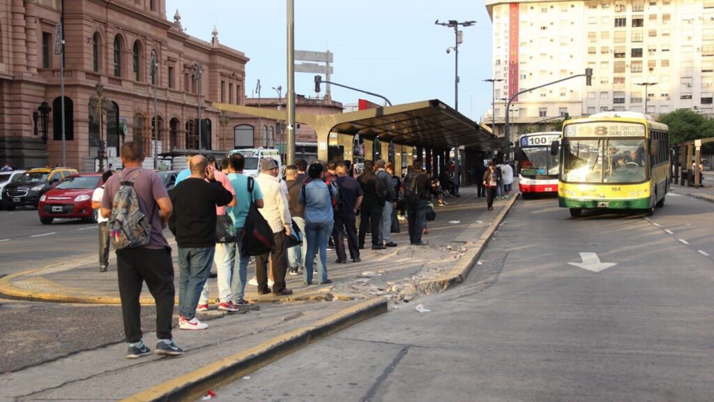 Inician obras para reordenar el Centro de Trasbordo de Constitución: reubicarán las paradas de 15 líneas de colectivos