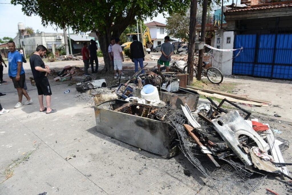 Impactante video en Los Polvorines: así fue la explosión en una casa que dejó a una familia en grave estado