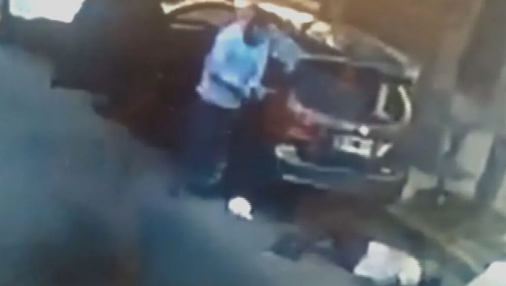 Video: así fue el momento en que un ingeniero de San Justo mató a un ladrón que quiso asaltarlo con un arma falsa