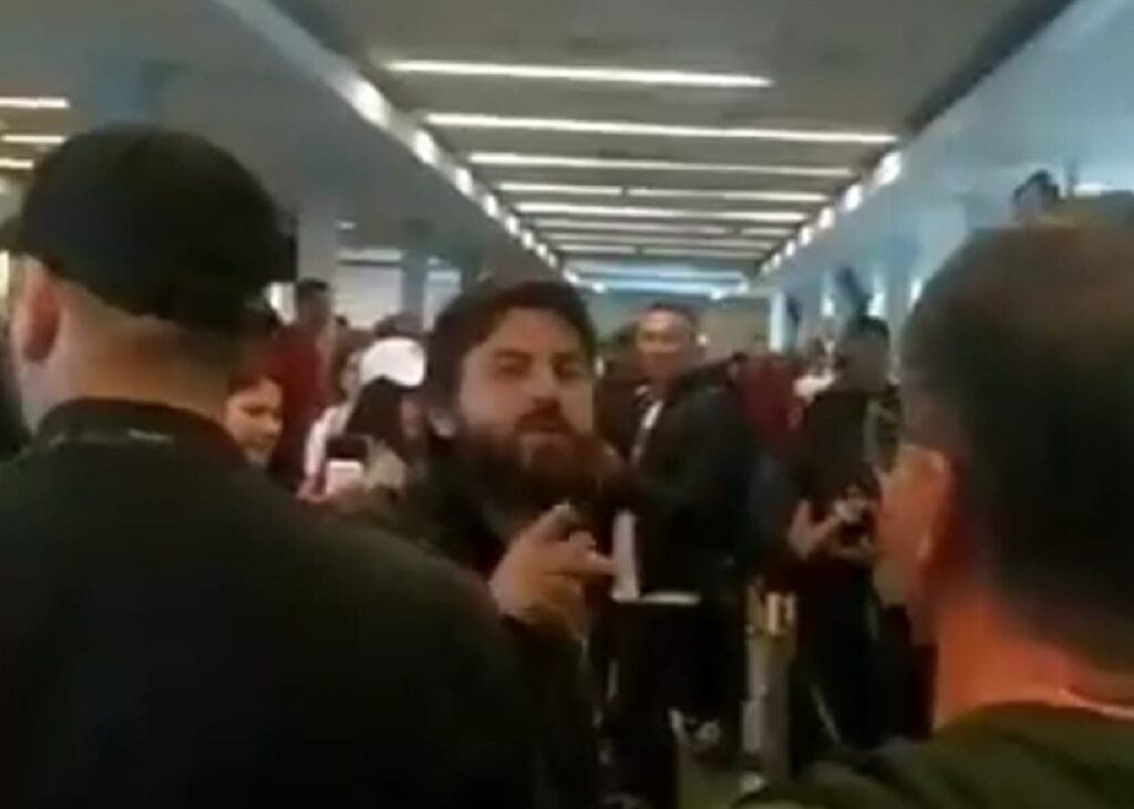 Video: Juan Grabois sufrió un fuerte escrache de un grupo de pasajero en el Aeropuerto de Ezeiza