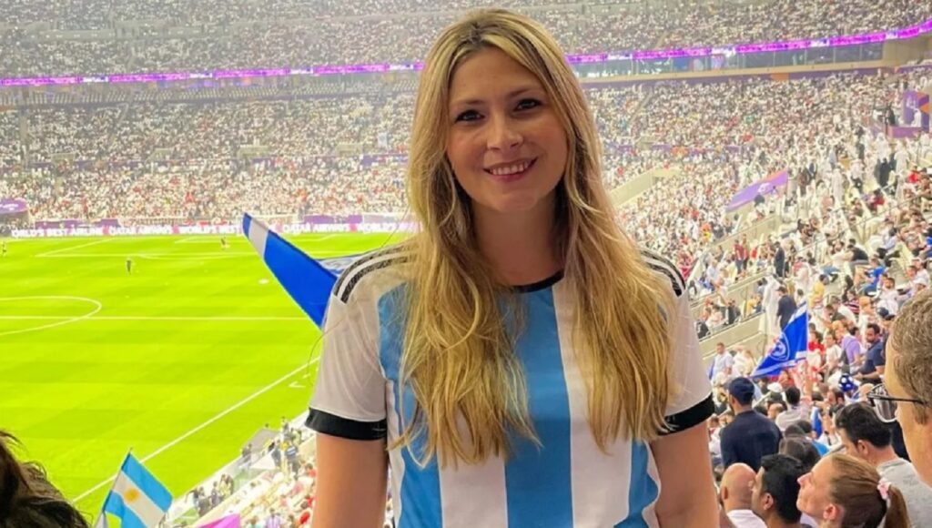 Estudia y vive a metros de dónde entrena Messi y la Selección: la historia de la joven de Quilmes con más suerte en Qatar