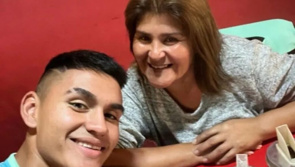 La increíble historia con su madre de Carlos Alcaraz, el héroe de Racing: “Cuando mi mamá se muera, yo me voy con ella”
