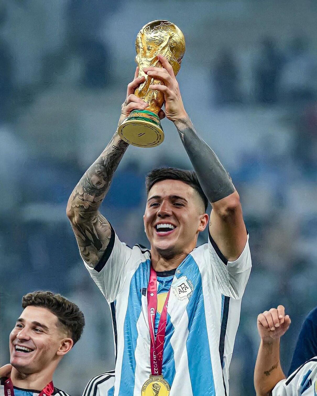 Enzo Fernández, de una dura infancia en San Martín a ser el jugador más