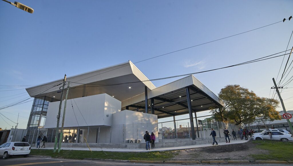 Hurlingham reimpulsa la construcción del nuevo polideportivo de Villa Tesei: cuándo se inaugurará la pileta climatizada