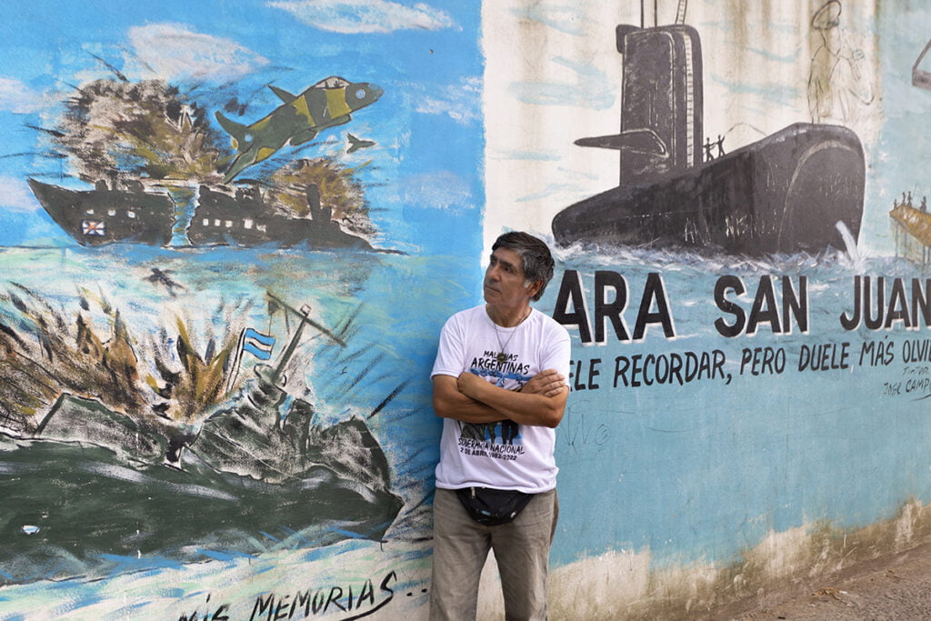 José Campos: el artista plástico de Florencio Varela que plasma en murales la gesta en Malvinas