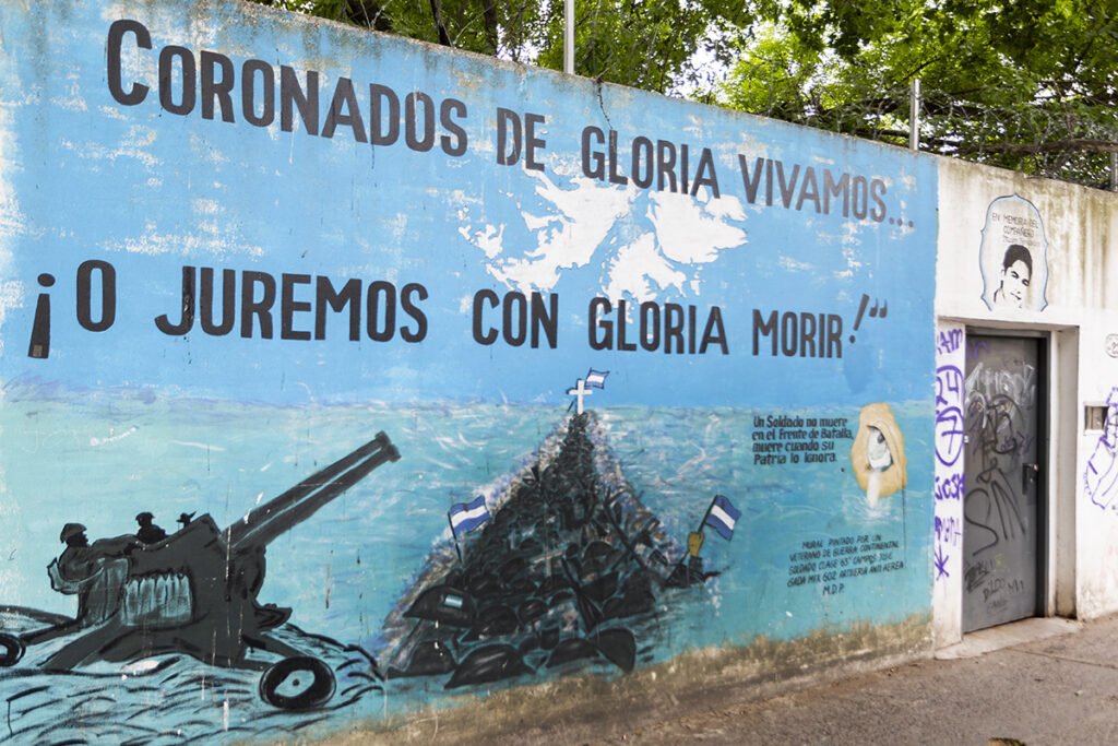 José Campos: el artista plástico de Florencio Varela que plasma en murales la gesta en Malvinas
