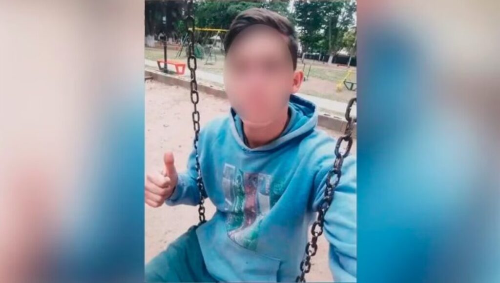 Pontevedra: un joven dejó al borde de la muerte a su madre, está prófugo y su familia advierte que "es un peligro para la sociedad"