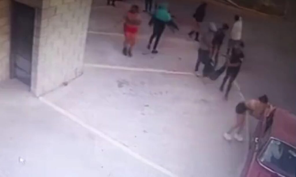 Un joven de La Matanza salió a bailar y una patota casi lo mata a golpes: el escalofriante video del ataque