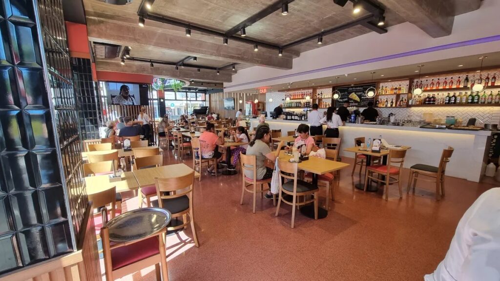 Volvió Las Carabelas en Lomas de Zamora: la historia de la icónica pizzería que reabrió después de tres años