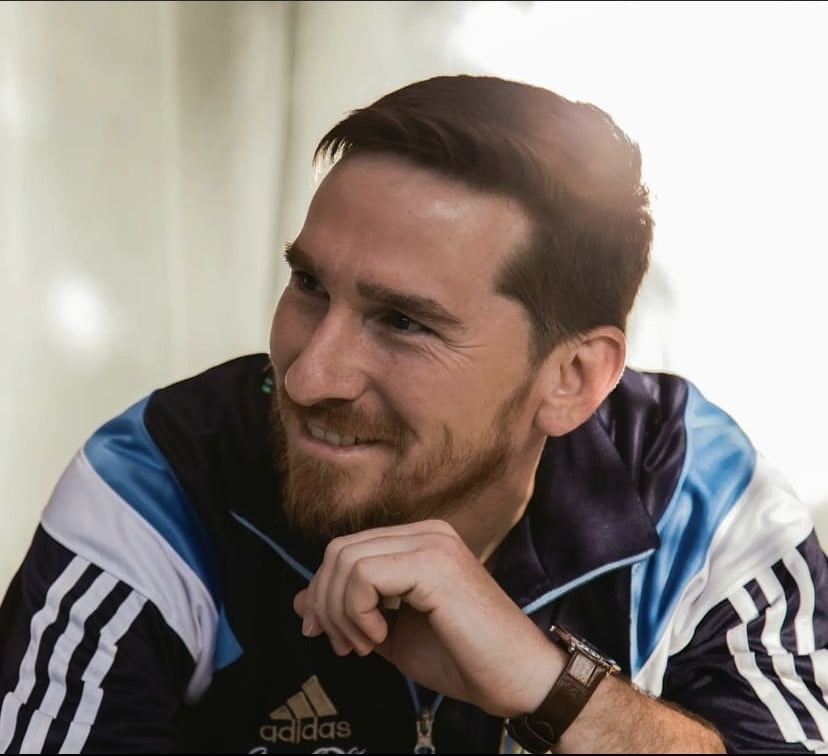 El clon de Lionel Messi: vive en Pilar y todos lo confunde por su sorprendente parecido con el astro
