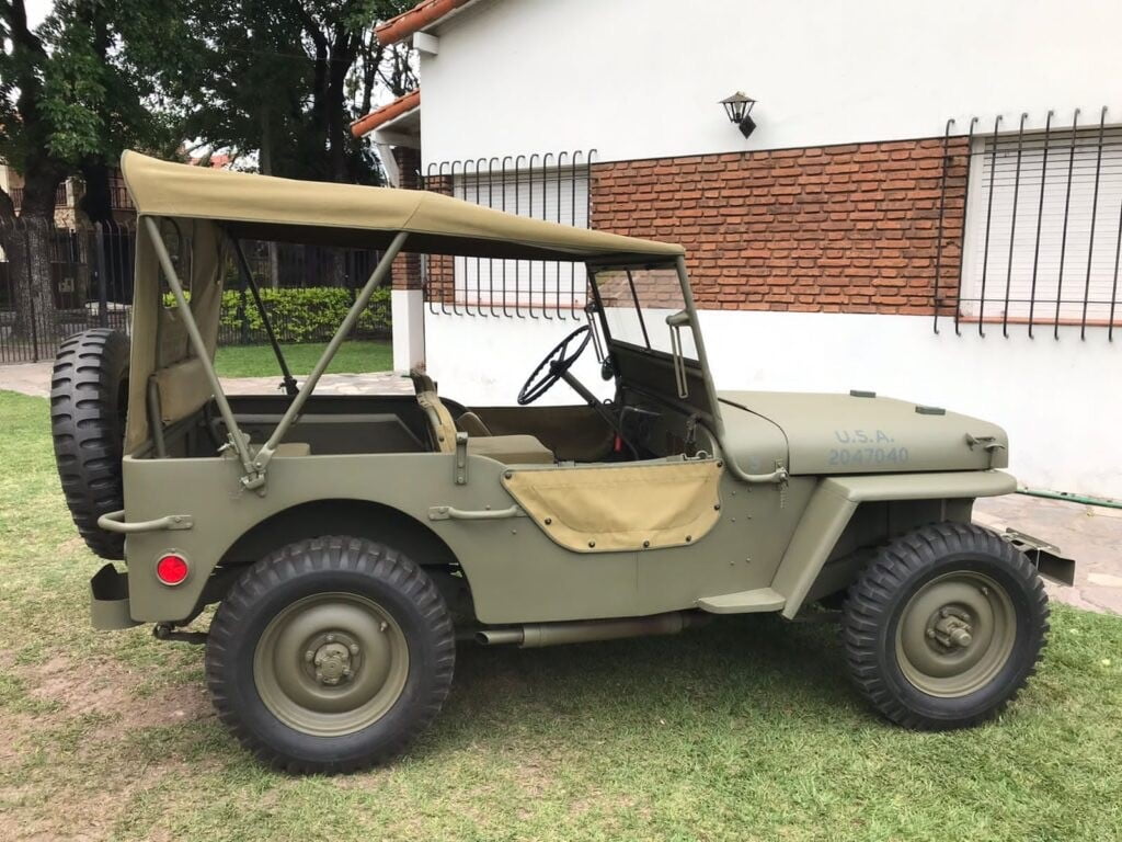 Un vecino de Monte Grande restauró un Jeep Willys de la Segunda Guerra Mundial y lo convirtió en una reliquia