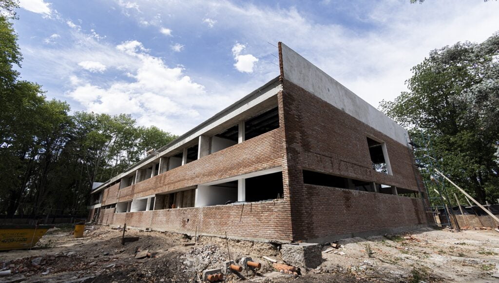 Entra en la etapa final la obra del primer edificio de aulas de la Universidad de Almirante Brown: cómo será y para cuando estará habilitado