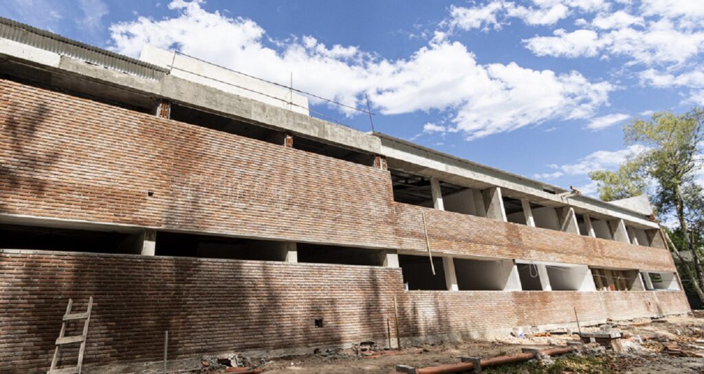 Entra en la etapa final la obra del primer edificio de aulas de la Universidad de Almirante Brown: cómo será y para cuando estará habilitado