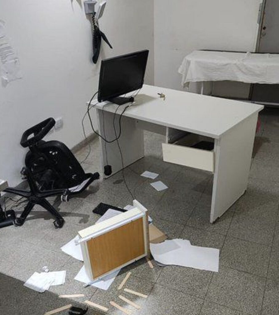Violencia extrema en José C. Paz: familiares de una paciente causaron destrozos en la guardia del Hospital Mercante