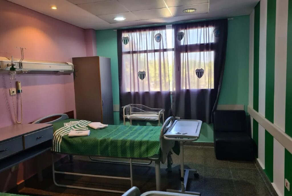 Villero desde la cuna: Laferrere es el primer club en tener su propia sala temática en un hospital materno infantil