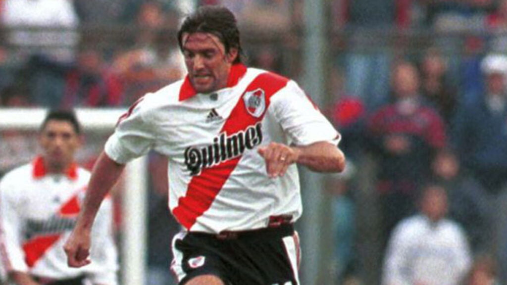 Qué es de la vida de Sergio Berti, el polémico futbolista que se formó en Boca pero fue ídolo en River