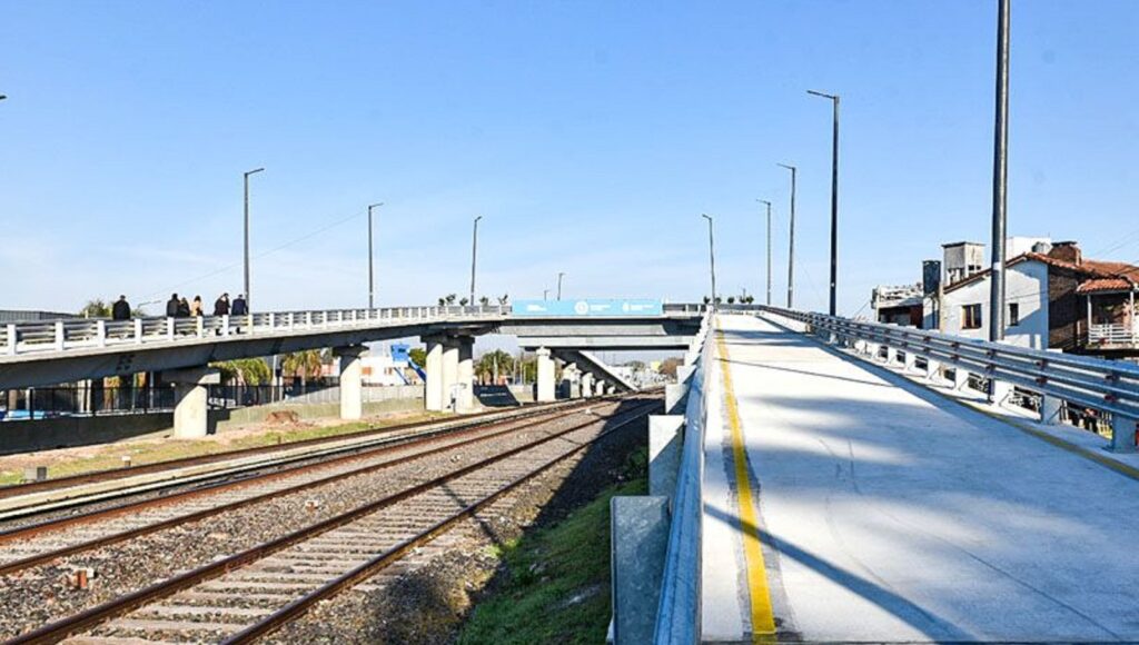 Tras la polémica que frenó la obra, comenzó en Haedo la construcción de puentes modulares sobre las vías del tren Sarmiento