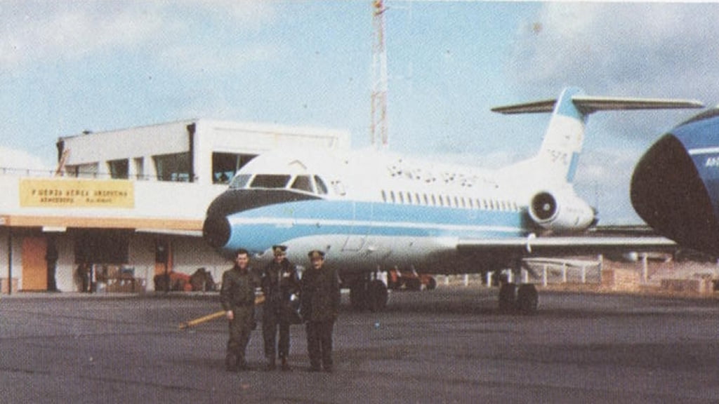 Rescatan el icónico avión Fokker que aterrizó en Malvinas el 2 de abril de 1982 y hacen una colecta para restaurarlo
