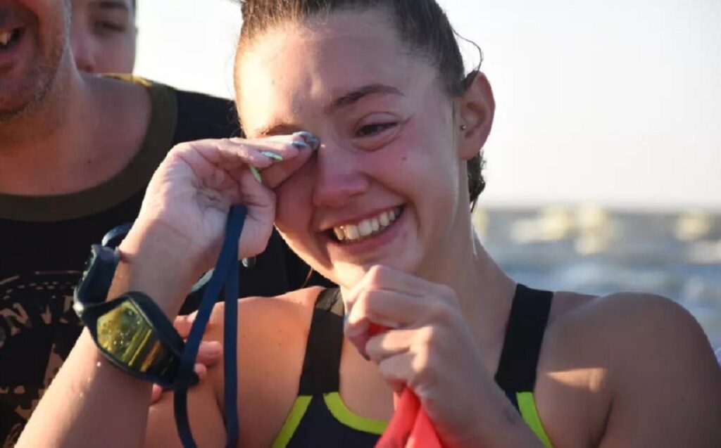 Pilar Tellería (19), oriunda de Ituzaingó, se convirtió en la argentina más joven en cruzar a nado el Río de la Plata: lo hizo en 12 horas.