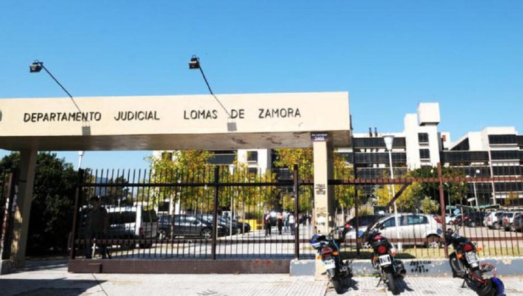 Un juzgado de Lomas de Zamora condenó a los dueños de un taller de Llavallol por el ataque de su perro a una vendedora de cosméticos.