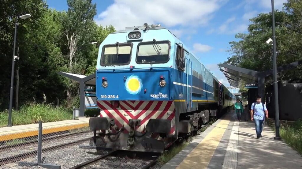 El tren Sarmiento recupera y agrega servicios a dos ramales: cuáles son y cómo queda el cronograma de horarios