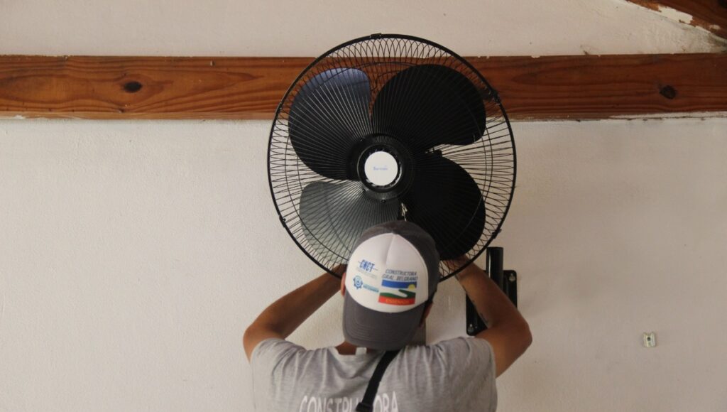 pronto Restricción Perder la paciencia Ensenada: Mario Secco dijo haber colocado ventiladores “de última  tecnología” en las escuelas y recibió durísimas críticas | Zonales
