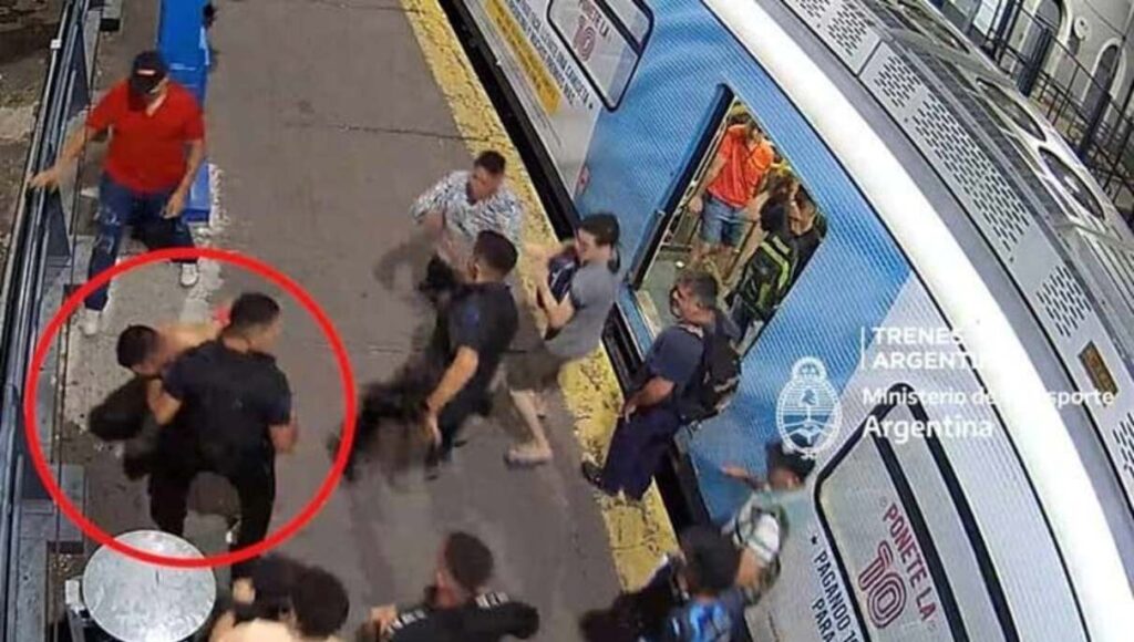 Tren Sarmiento: un hombre intentó secuestrar a un menor y fue detenido por los pasajeros