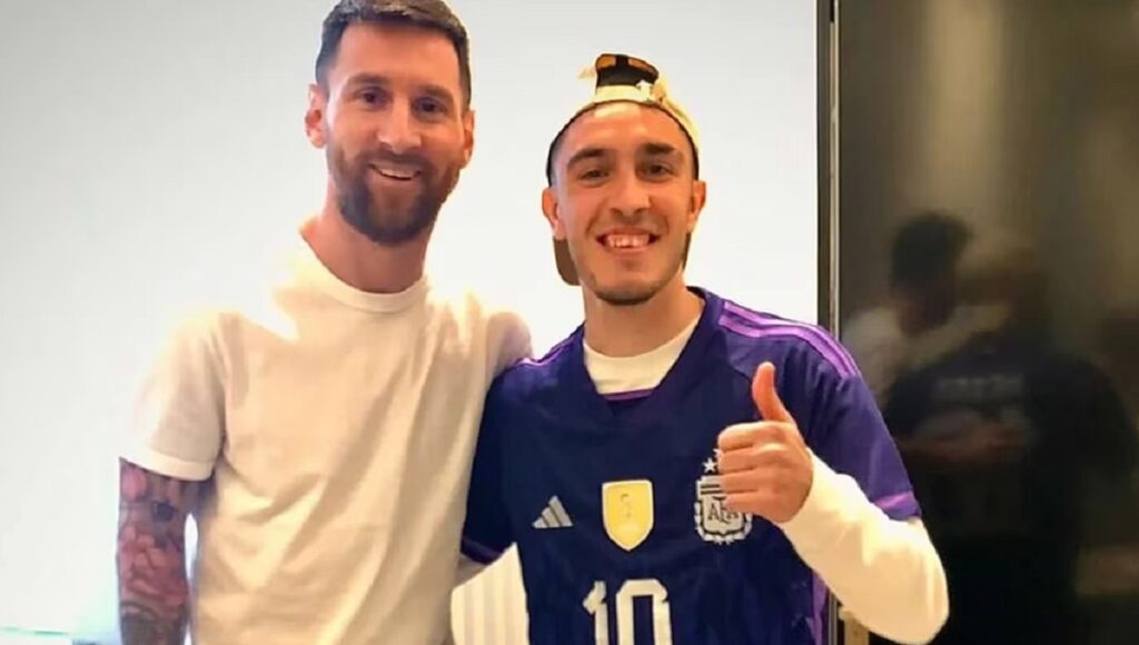 Quién es Juan Polcan, el ex jugador de futsal de Banfield que conoció a Lionel Messi tras acampar diez horas frente a su casa