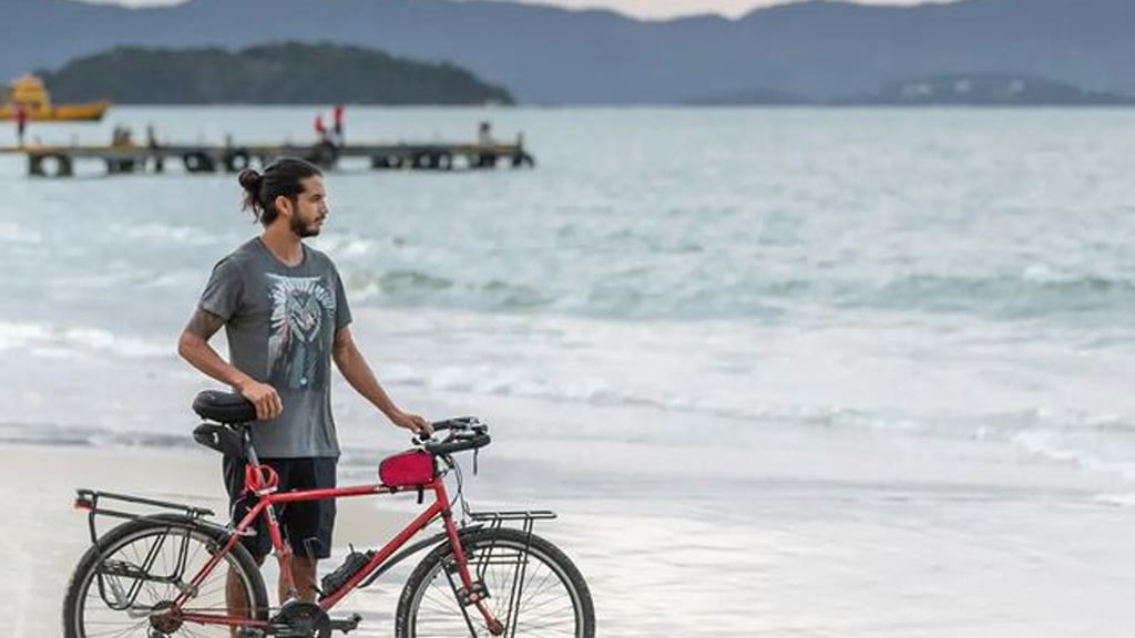 Cómo es la vida de un joven de Quilmes que recorre América hace 270 días en su bicicleta: "La soledad puede ser abrumadora"