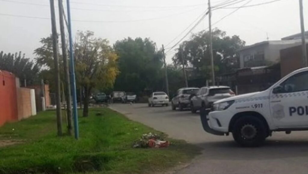 Crimen pasional en Garín: un hombre apareció muerto de 30 puñaladas y detuvieron a su novio albañil