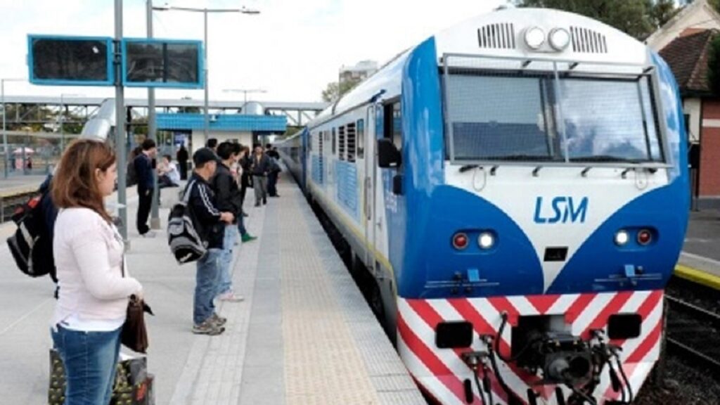 Tren San Martín, horario
