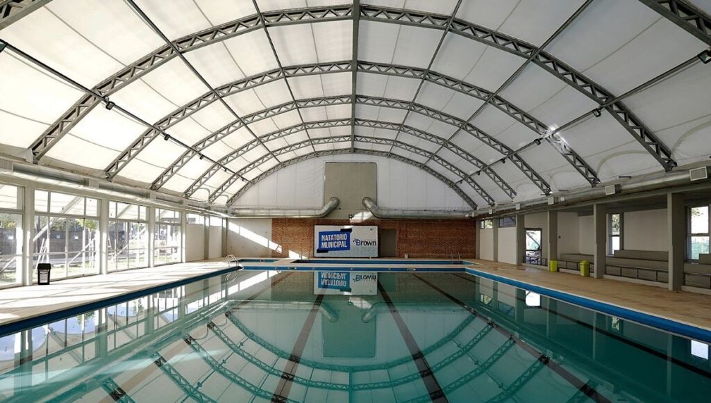 Almirante Brown construye en Rafael Calzada un nuevo natatorio municipal: cómo es la mega obra que le cambiará la cara a un barrio