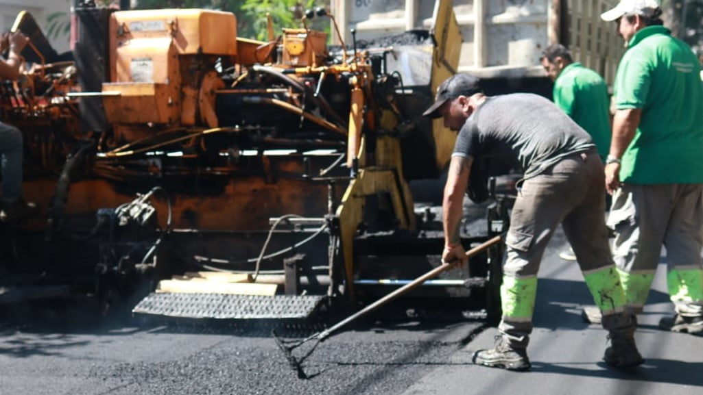 El plan de asfalto para 365 cuadras en Lanús para 2023: cuáles son las calles que recibirán el pavimento