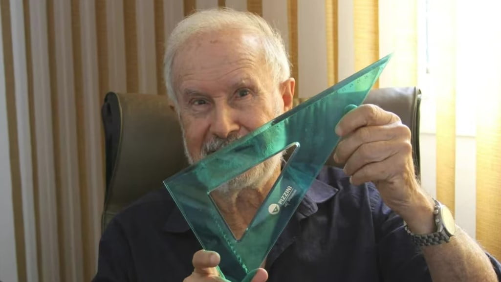 La historia de Claudio Pizzini: tiene 84 años y su fábrica de Villa Martelli vende escuadras en todo el país