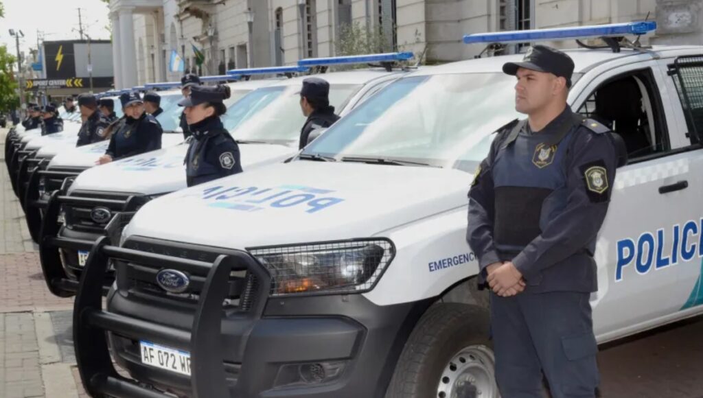 Sergio Berni convoca a siete mil civiles para manejar patrulleros de la Policía Bonaerense: qué requisitos se piden