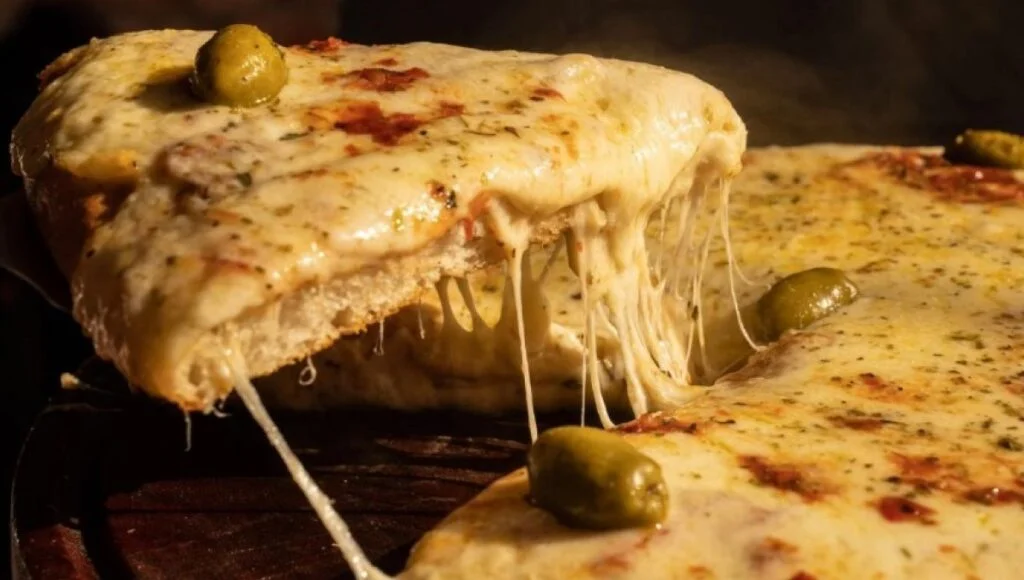 Llega la Noche de la Pizza y la Empanada, evento del que participarán más de 1.300 negocios de todo el país.