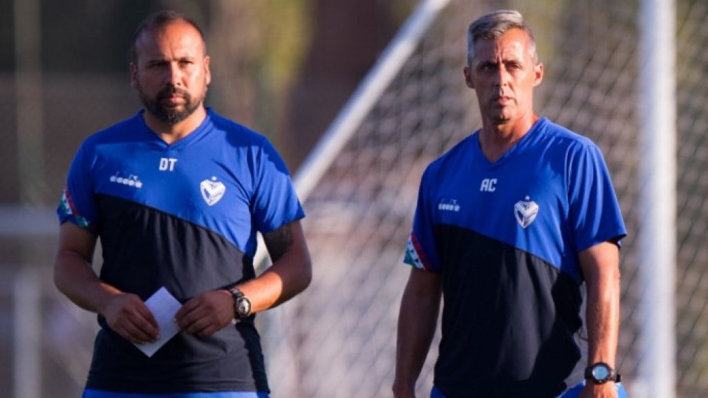 Hernán Manrique y Marcelo Bravo, dupla técnica de la Reserva de Vélez Sarsfield.