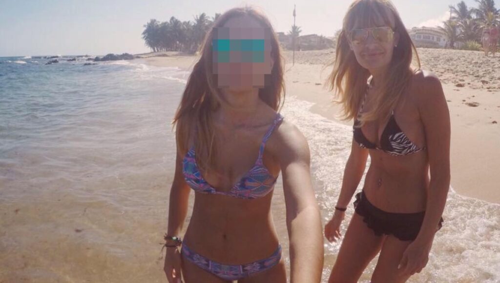El álbum de fotos de Daniela Carbone, la azafata acusada de amenazar un vuelo a Miami con el teléfono de su hija