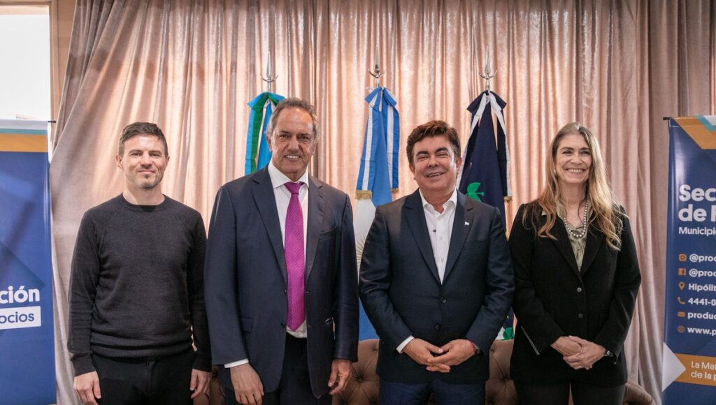 Augusto Costa, Daniel Scioli, Fernando Espinoza y Débora Giorgi en La Matanza
