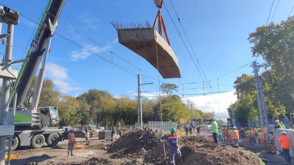 Se acelera la construcción de un túnel clave en Almirante Brown: así está la obra del nuevo bajo vías de Rafael Calzada