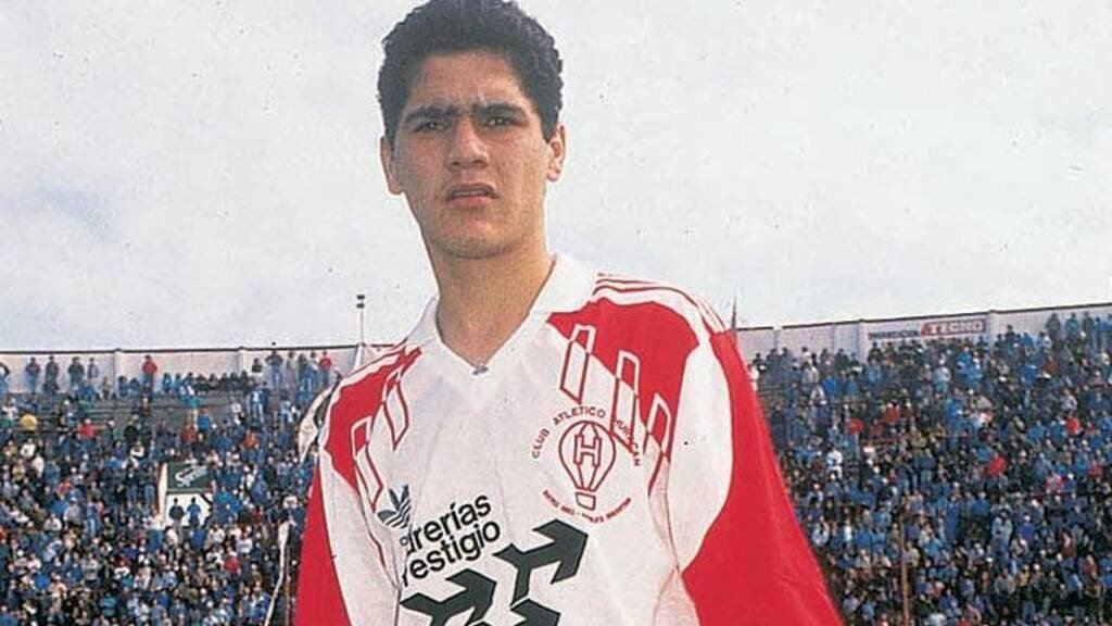 Un desahogo y una roja absurda: qué es de la vida de Hugo Morales, a 25 años del gol que hizo en Lanús tras ganarle al cáncer