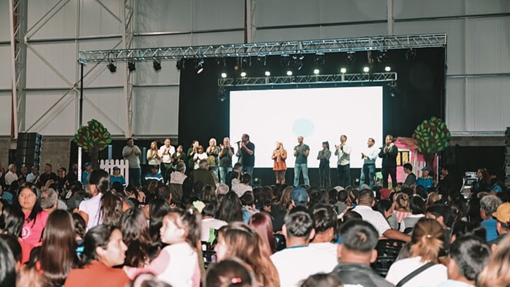 Acto de inauguración del microestadio en Maquinista Savio, Escobar.