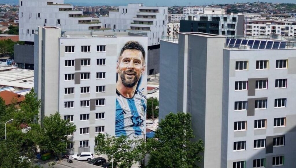 El impactante mural de Messi del artista Maxi Bagnasco.