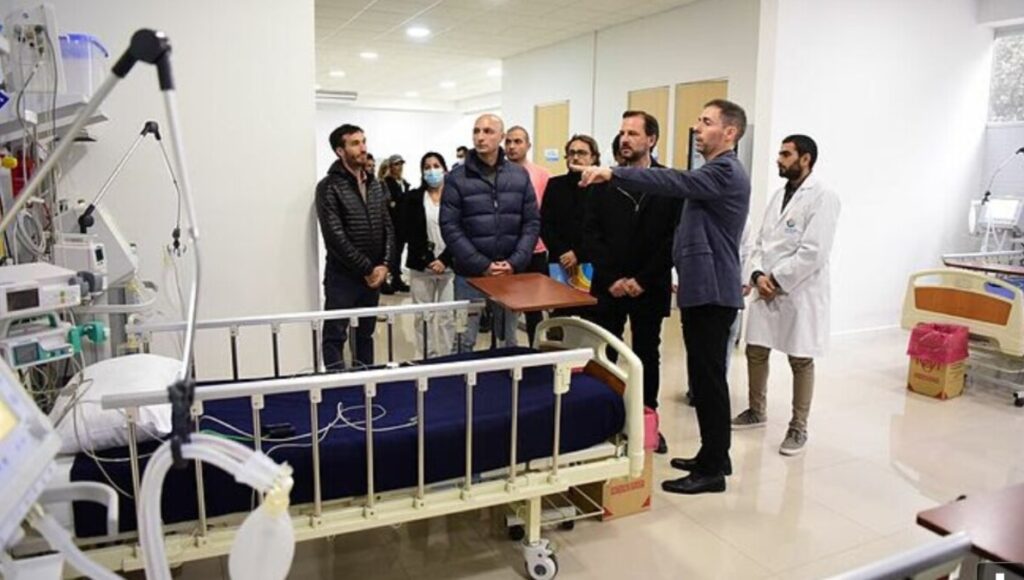 El intendente Ariel Sujarchuk estuvo en la inauguración de la nueva sala de terapia intensiva pediátrica en el Hospital Municipal Horacio Dupuy de Garín.