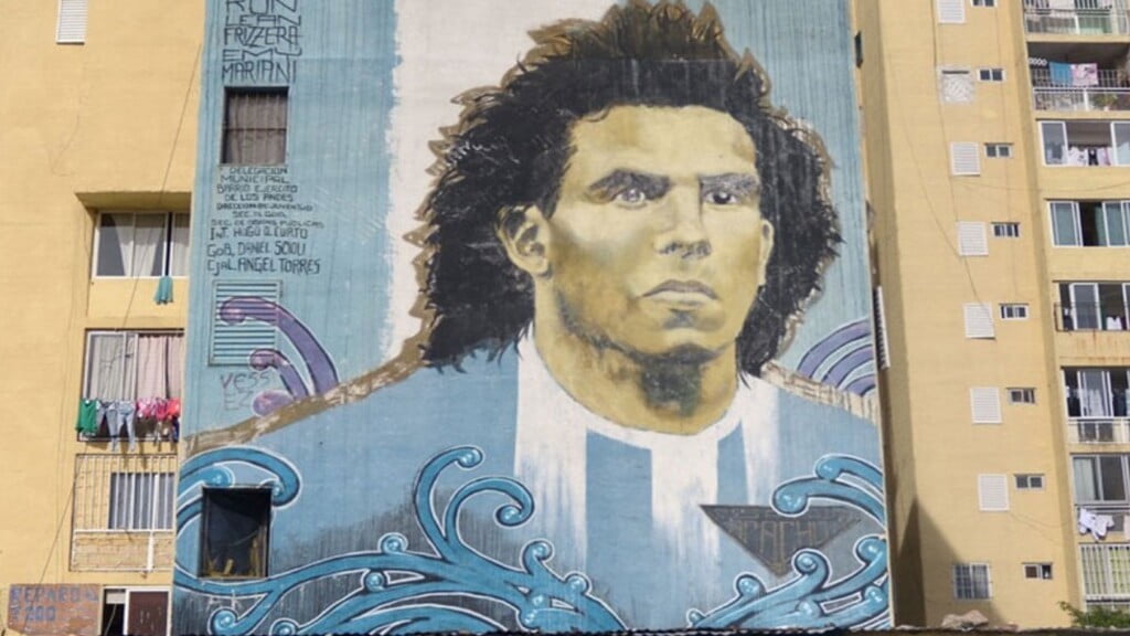 El mural de Carlos Tevez que Martín Ron hizo en Fuerte Apache, el lugar de nacimiento del ex jugador de Boca.