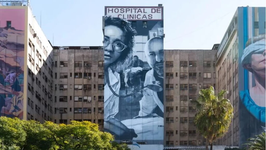 El mural de Martín Ron en el Hospital de Clínicas de la ciudad de Buenos Aires.