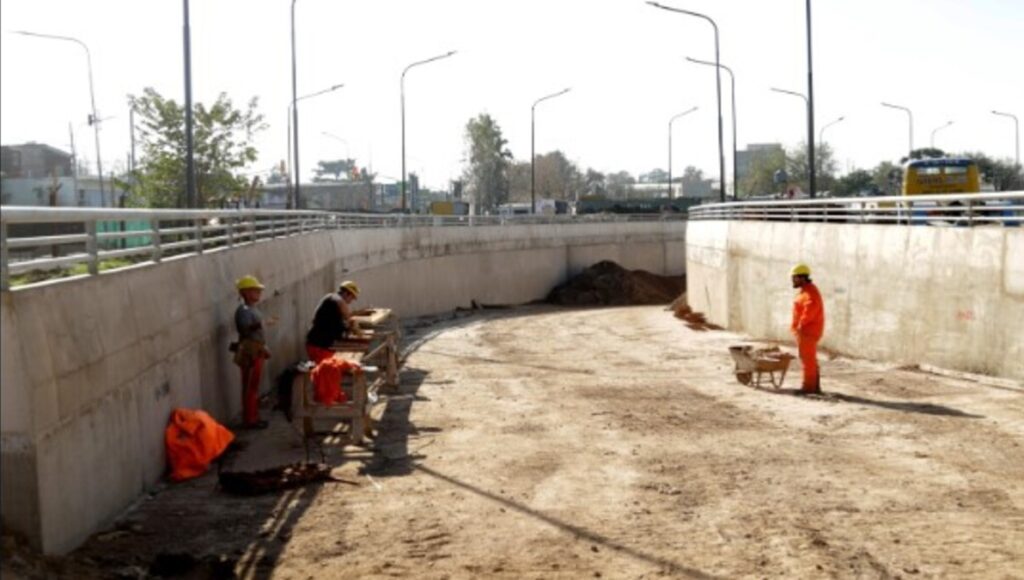 El nuevo túnel de González Catán, bajo las vías del Ferrocarril Belgrano Sur, tendrá 4,10 de alto y permitirá el paso hasta de camiones pequeños.