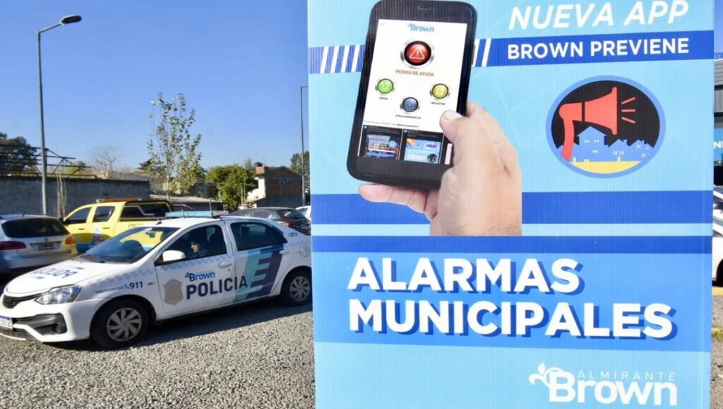 La nueva aplicación de celulares Brown previene activa distintos protocolos de seguridad en el distrito.