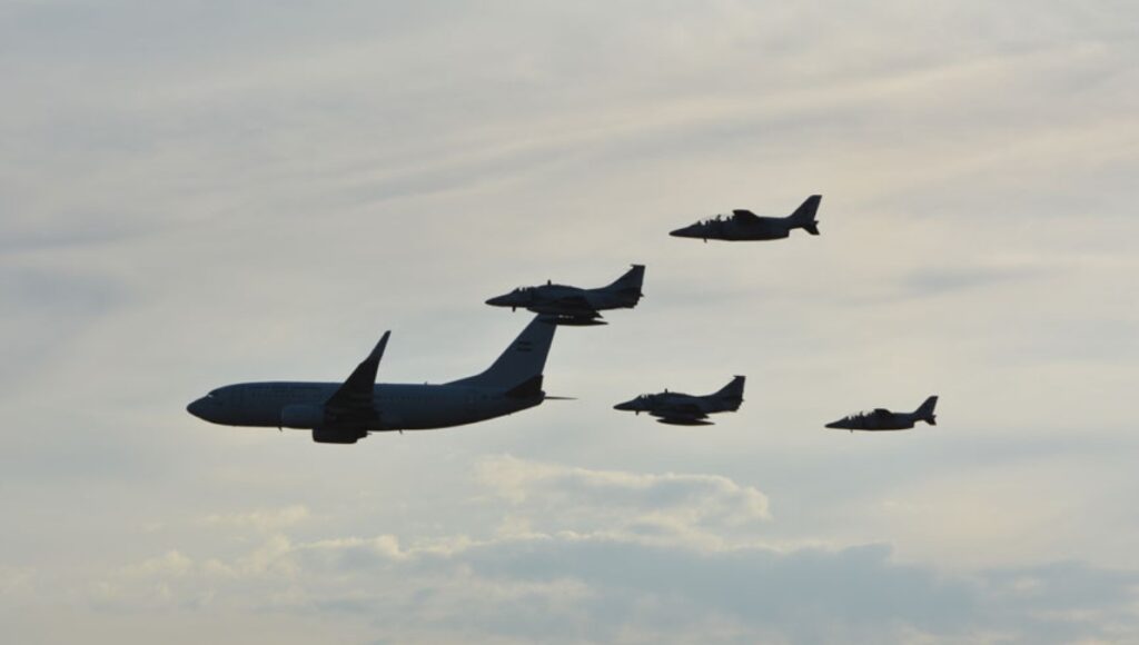 La pasión por la aviación y el reconocimiento a los héroes de la guerra de Malvinas se unirán en una jornada especial en la Escuela de Vuelo que tiene su sede en Castelar, partido de Morón.